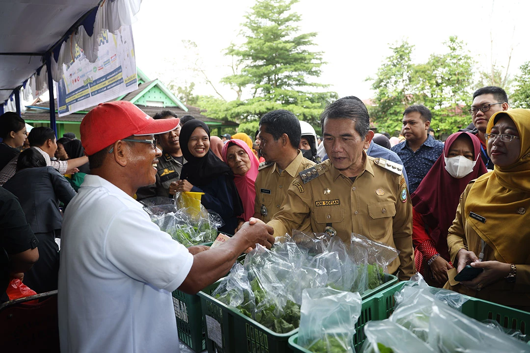 400 Paket Sembako Ludes Terjual dalam Satu Jam di Pasar Murah